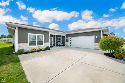 673 N Sobota Way, House other with 3 bedrooms, 2 bathrooms and null parking in Trafalgar IN | Image 2