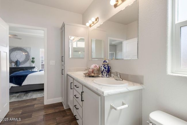 Main bathroom | Image 18