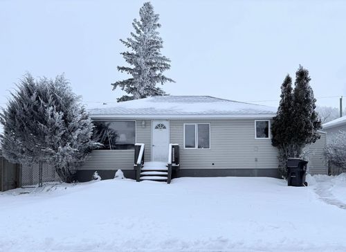 404 2 Ave E, Oyen, AB, T0J2J0 | Card Image