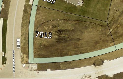 7913 Crossroads Dr Sw, Cedar Rapids, IA, 52404-7018 | Card Image
