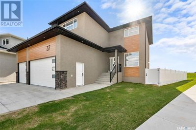 37 Broda Terr, House other with 5 bedrooms, 4 bathrooms and null parking in Moose Jaw SK | Image 2