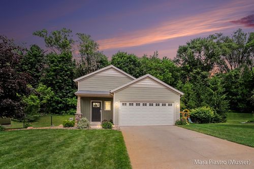 4558 Greenmeadow Dr, Caledonia, MI, 49316-7366 | Card Image