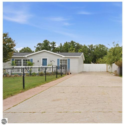 874 Crestwood Ln, Traverse City, MI, 49686-4727 | Card Image