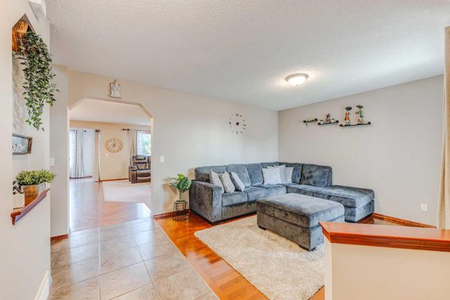 10 Kincora Heights Nw, Home with 4 bedrooms, 3 bathrooms and 4 parking in Calgary AB | Image 2