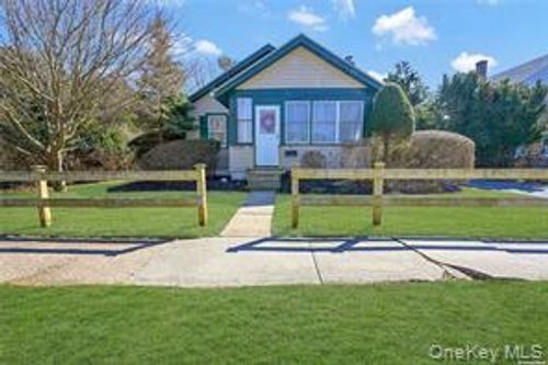 35 Washington Ave, Greenport, NY, 11944-1116 | Card Image