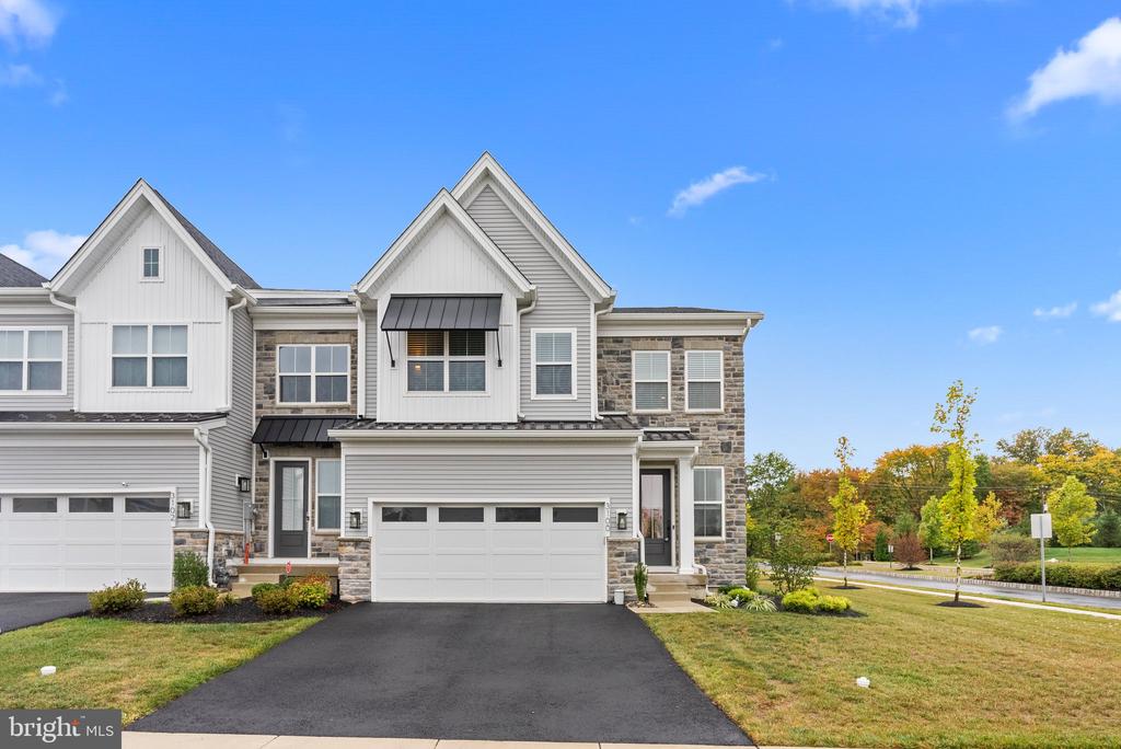 Wier Dr, Warrington, PA 18976