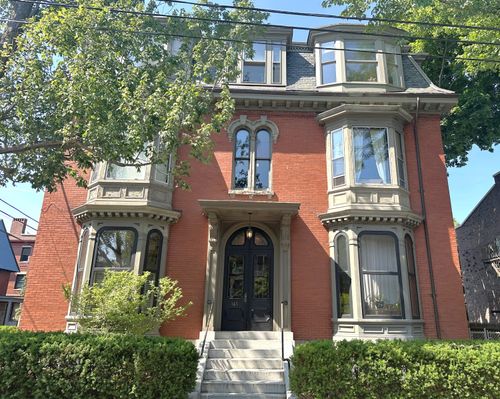 1and2-143 Pine St, Portland, ME, 04102-3545 | Card Image