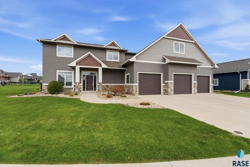 912 S Torrey Pine Ln, Sioux Falls, SD, 57110-7677 | Card Image