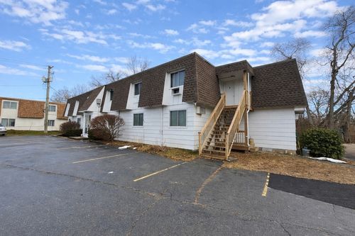 8 New Plainville Rd, New Bedford, MA, 02745-4900 | Card Image