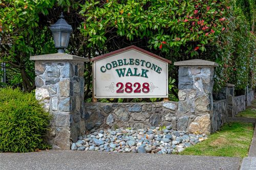 10-2828 Shelbourne St, Victoria, BC, V8R4M4 | Card Image