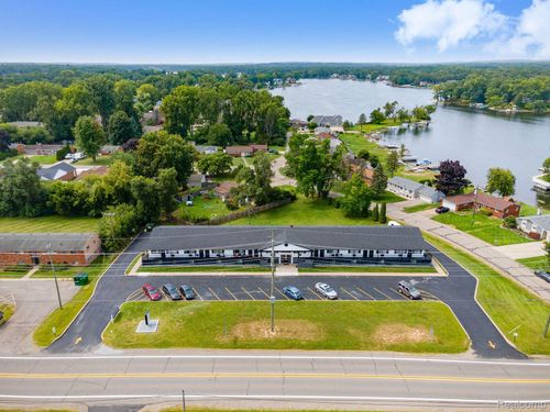 3-2475 S Commerce Rd, Wolverine Lake, MI, 48390-2108 | Card Image