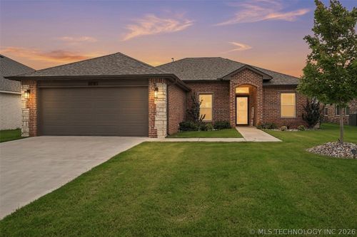 4820 E Galveston Place, Broken Arrow, OK, 74014 | Card Image