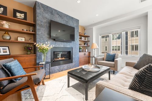 21-21 Crowninshield Rd, Brookline, MA, 02446-6717 | Card Image