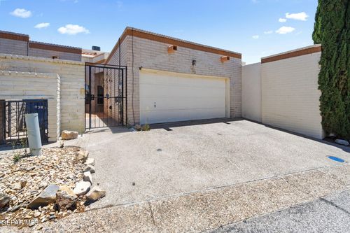 124 Casitas Del Este Ln, El Paso, TX, 79935-4116 | Card Image