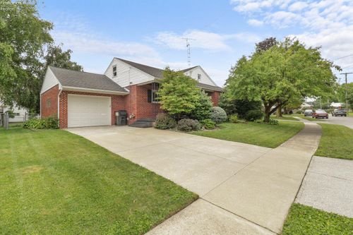 311 Albina Dr, Bellevue, OH, 44811-1003 | Card Image