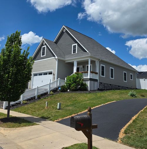 115 Beauregard Dr, STAUNTON, VA, 24401-9064 | Card Image