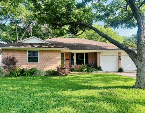 8306 Stony Creek Dr, Dallas, TX, 75228-5817 | Card Image