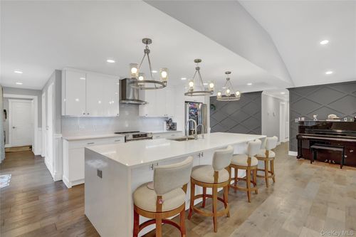 14 Chatham Pl, Dix Hills, NY, 11746-5412 | Card Image