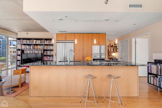 APT-503 - 201 W Grand Ave, Condo with 2 bedrooms, 2 bathrooms and 1 parking in CHICAGO IL | Image 6