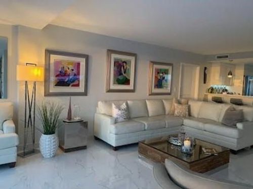 apt-c8-215 N Birch Rd, Fort Lauderdale, FL, 33304-4353 | Card Image