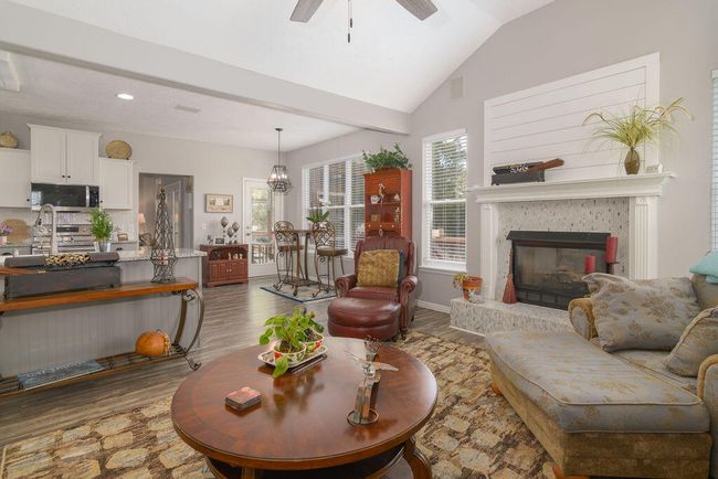 Fireplace and Comfort | Image 16
