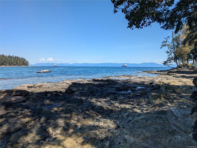 Closest beach access from lot, 3 minutes stroll | Image 12