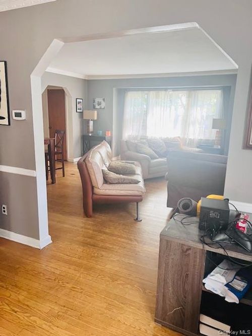 114 Camdike St, Valley Stream, NY, 11580-5334 | Card Image