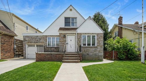 100 Elizabeth St, Floral Park, NY, 11001-2129 | Card Image