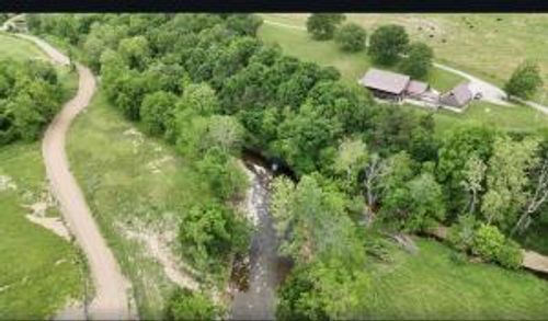 300 Roundup Ln, Bakersfield, MO, 65609-8057 | Card Image