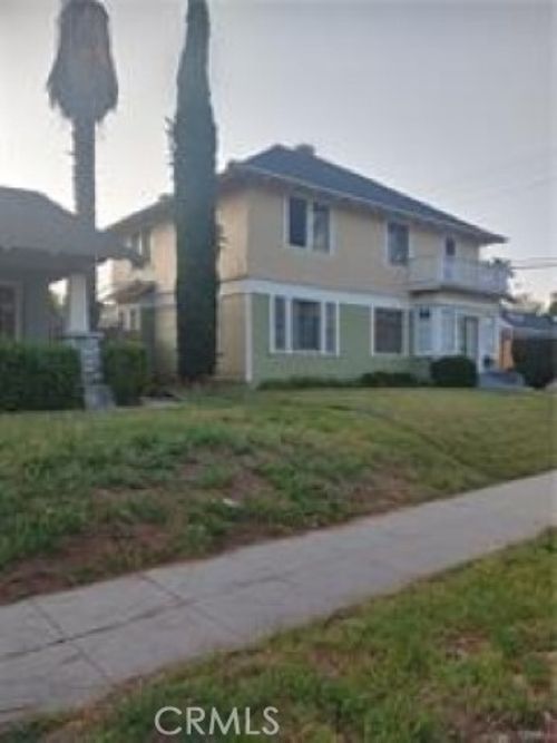 3857 Pine St, Riverside, CA, 92501-3164 | Card Image