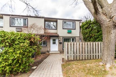 32 Wilsonview Ave, Townhouse with 3 bedrooms, 2 bathrooms and 1 parking in Guelph ON | Image 1