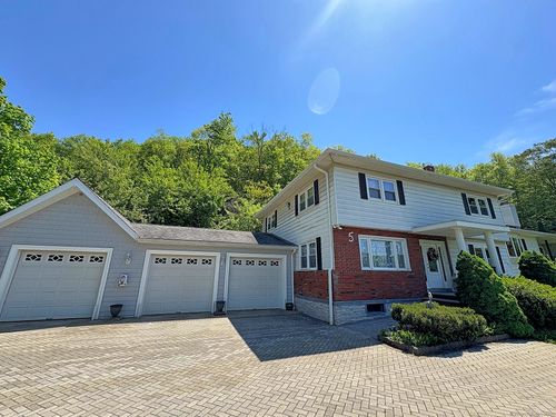 5 Yochers Ln, Derby, CT, 06418-2131 | Card Image