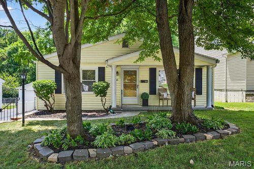 946 Dwyer Ave, Kirkwood, MO, 63122-3242 | Card Image