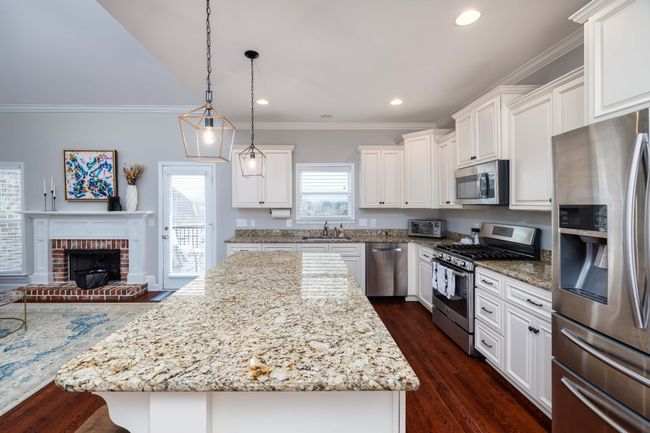 8007 Ragusa Cir, House other with 3 bedrooms, 2 bathrooms and 4 parking in Spring Hill TN | Image 4