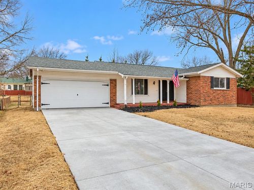 3045 Churchill Dr, Florissant, MO, 63033-1136 | Card Image