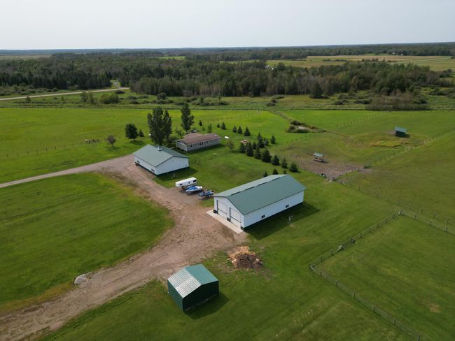 Multiple outbuildings | Image 4