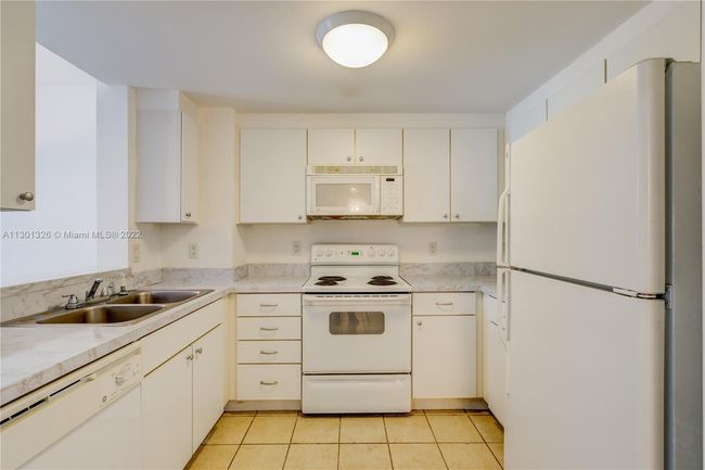 APT-1310 - 1250 S Miami Ave, Condo with 1 bedrooms, 2 bathrooms and null parking in Miami FL | Image 7