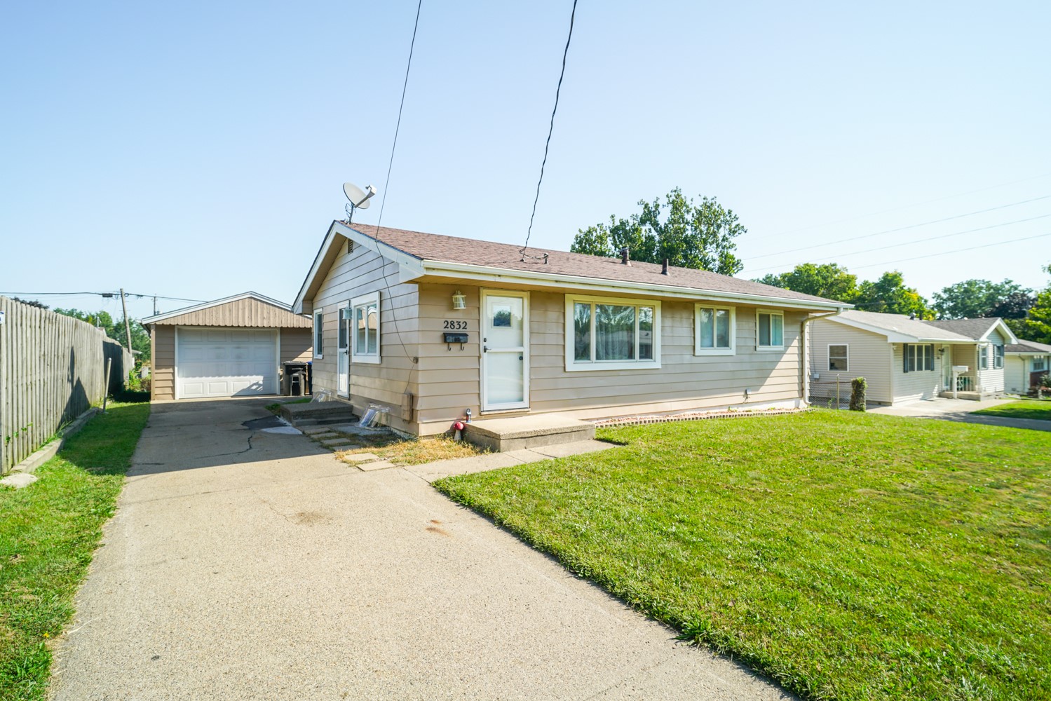Richmond Ave, Des Moines, IA 50317