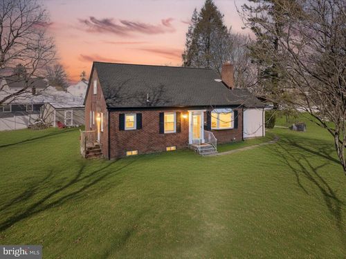 6 Cedar Rd, WALLINGFORD, PA, 19086-7232 | Card Image