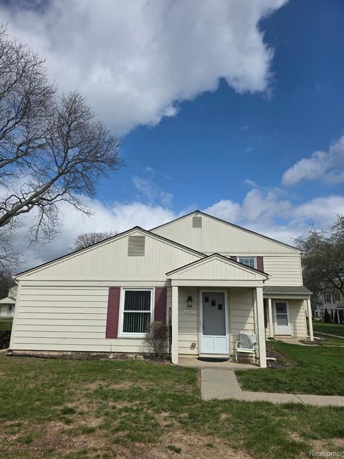 2831 Glenwood Ct, Lake Orion, MI, 48360-1720 | Card Image