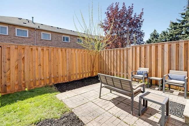 35 - 2022 Atkinson Dr, Condo with 3 bedrooms, 3 bathrooms and 1 parking in Burlington ON | Image 33
