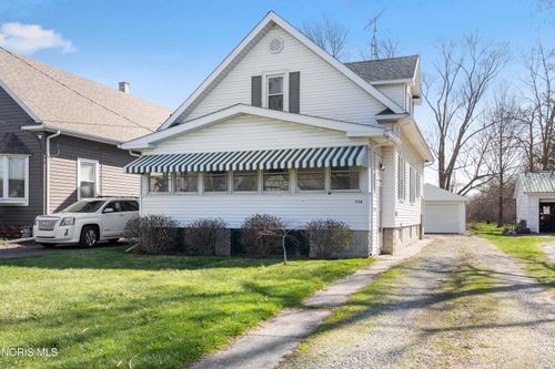 426 N Locust St, Oak Harbor, OH, 43449-1133 | Card Image