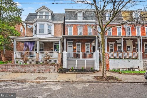 35 E 2nd St, POTTSTOWN, PA, 19464-5203 | Card Image