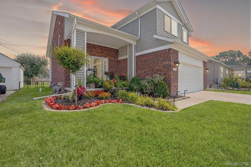 22921 Hoffman St, Saint Clair Shores, MI, 48082-2710 | Card Image