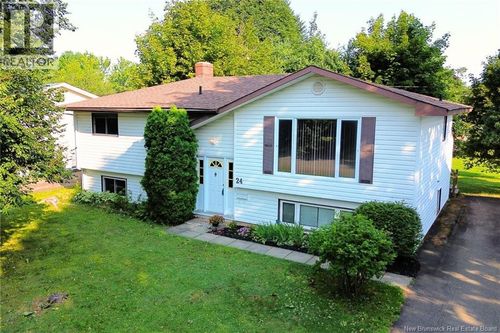 24 Brewster St, House with 4 bedrooms, 1 bathrooms and null parking in Riverview NB | Card Image