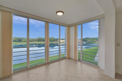 apt-212-9450 Poinciana Pl, Davie, FL, 33324-4872 | Card Image