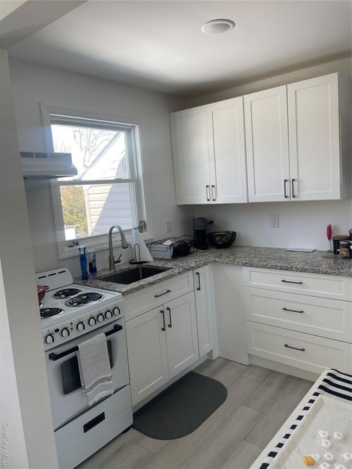 7 Anawanda Rd, North Babylon, NY, 11703-3009 | Card Image