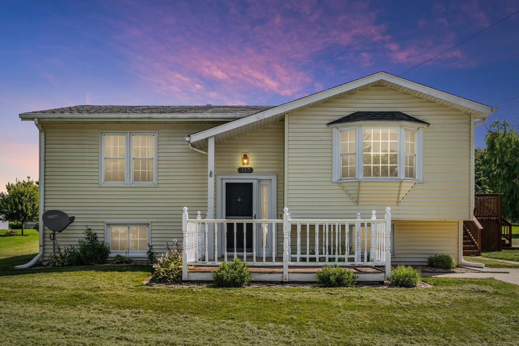 12th Ave, Oelwein, IA 50662