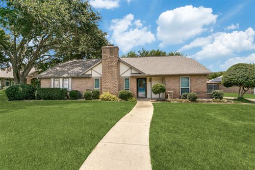 8 Winding Creek Ct, Trophy Club, TX, 76262-5439 | Card Image
