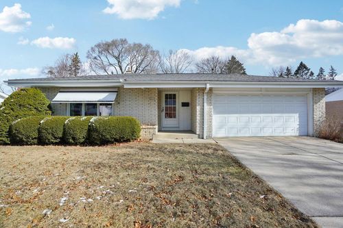 8840 W Cheyenne Street, Milwaukee, WI, 53224 | Card Image